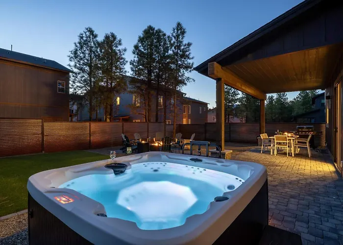 Luxury 4-br Retreat Hot Tub Ac Holiday home *