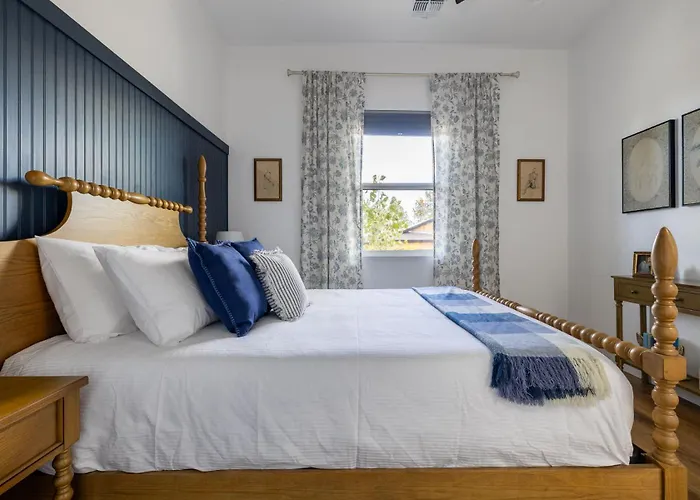 Luxury 4-br Retreat Hot Tub Ac Holiday home Flagstaff
