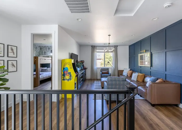Luxury 4-br Retreat Hot Tub Ac Holiday home Flagstaff