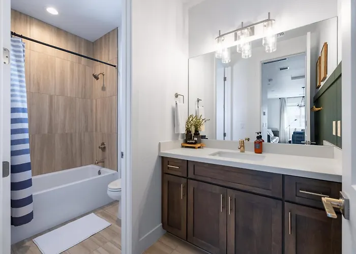 Holiday home Luxury 4-br Retreat Hot Tub Ac