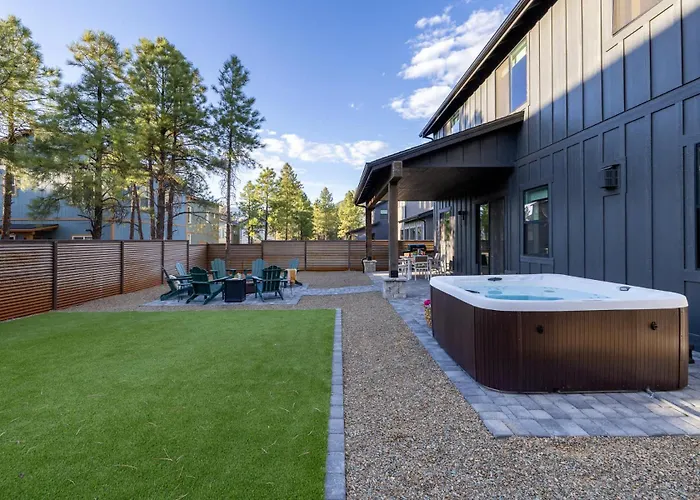 Luxury 4-br Retreat Hot Tub Ac Holiday home