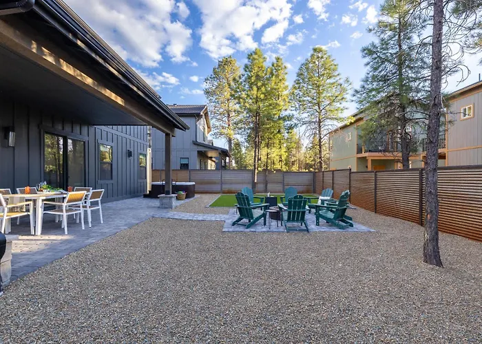 Luxury 4-br Retreat Hot Tub Ac Holiday home